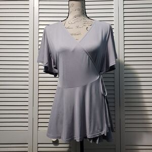 Doe & Rae Wrap Top Women's‎ Size Large Gray Short Flutter Sleeve Side Tie